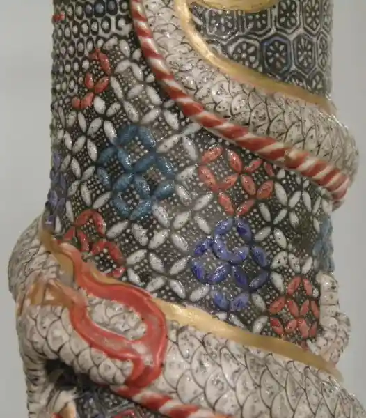 Cross design formed by overlapping circles